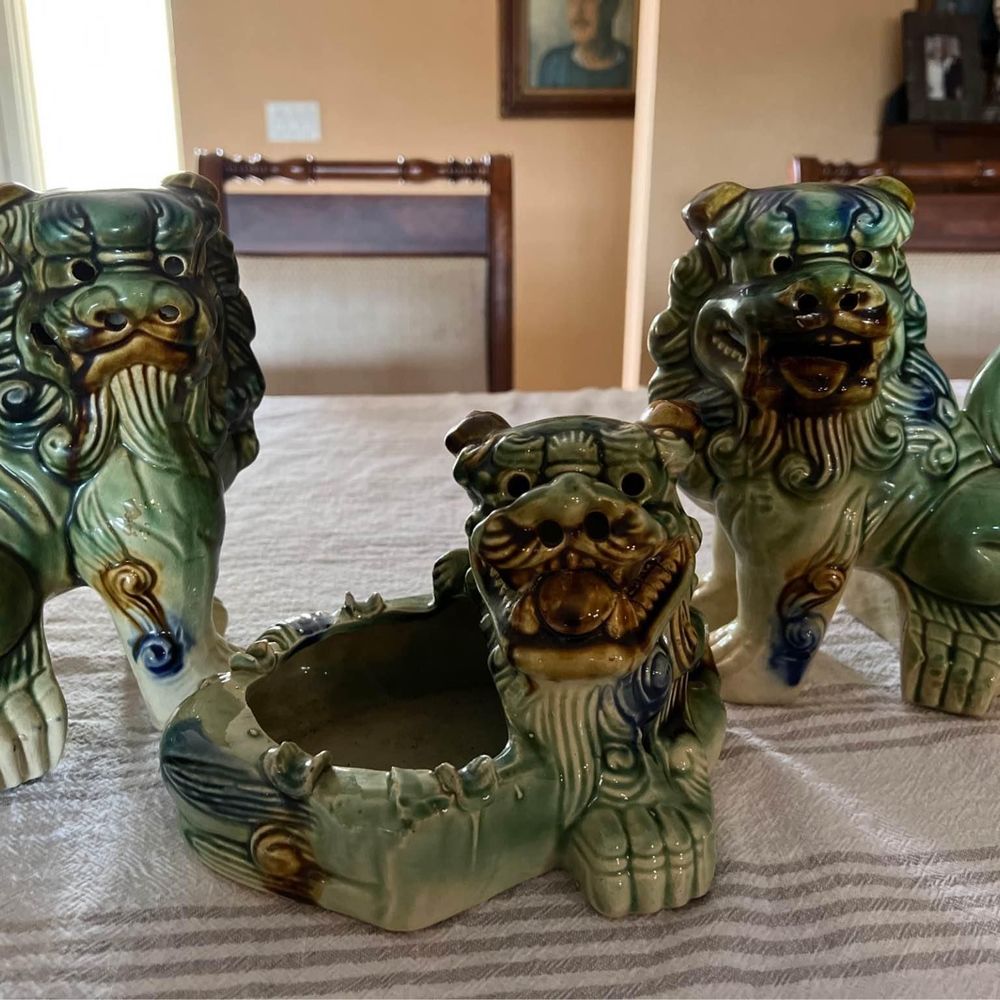 2 foo dog statues and 1 ashtry trinket dish ceramic